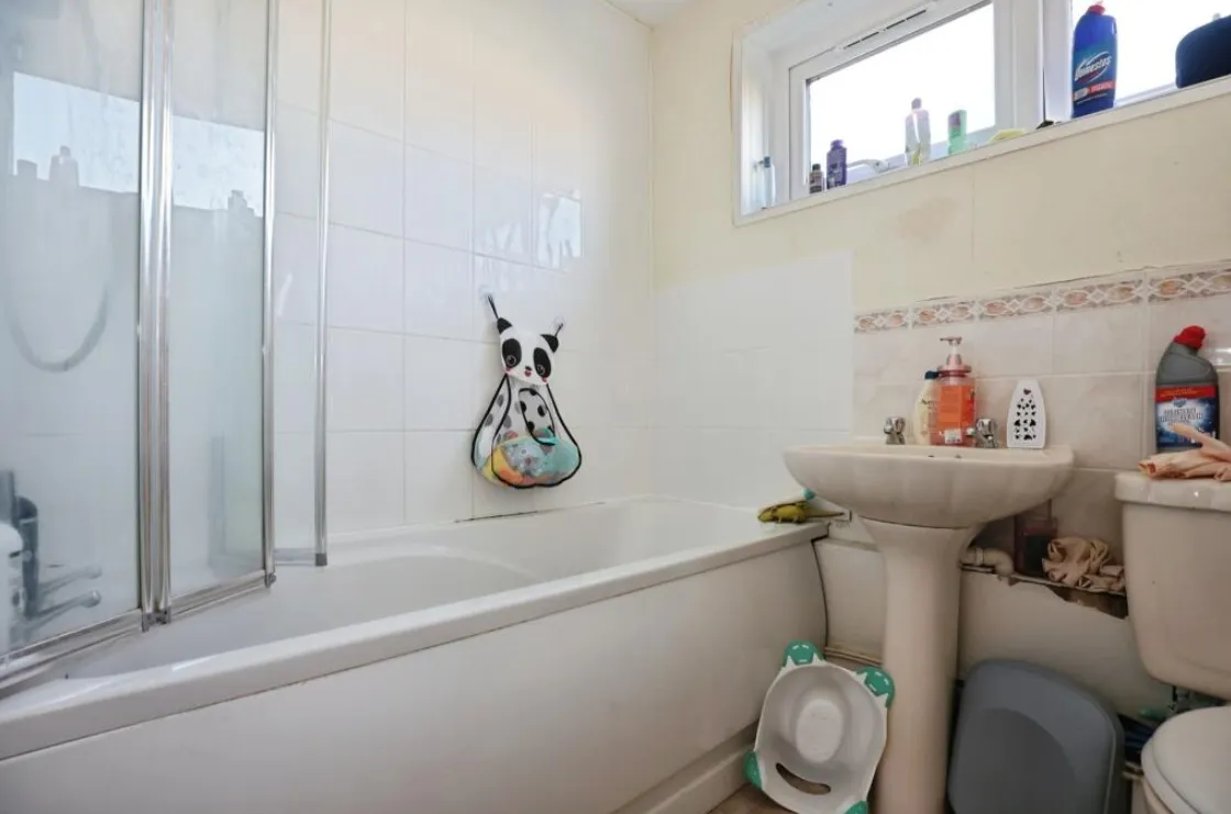 1 bed Ground Flat