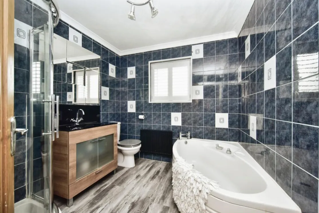 4 bed Detached