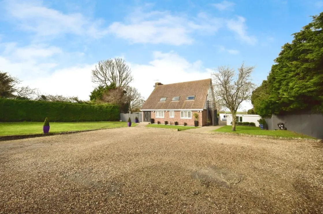 4 bed Detached