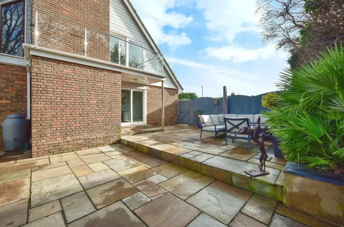4 bed Detached