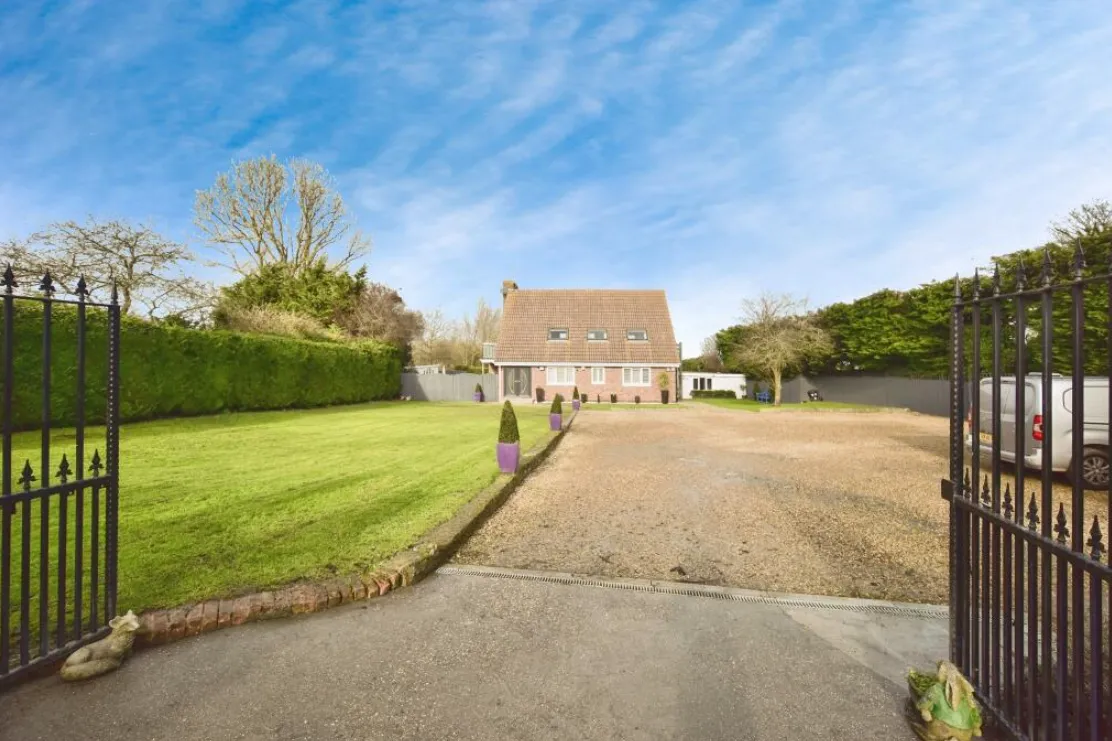 4 bed Detached