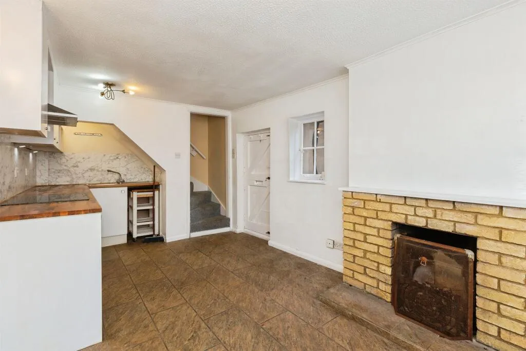 2 bed Semi-Detached