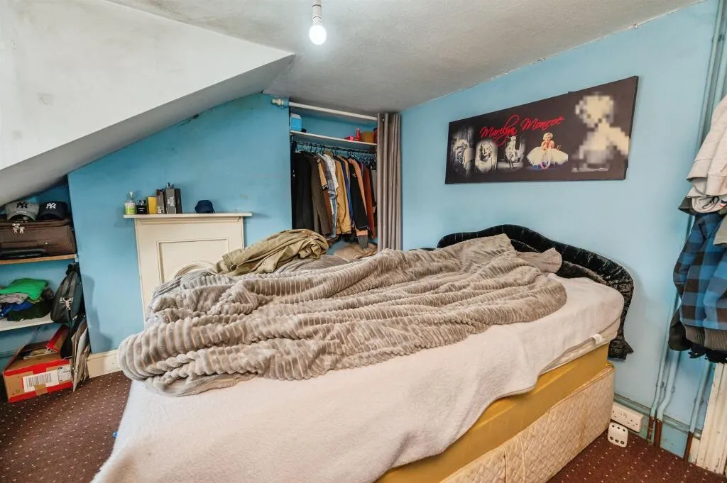 4 bed End of Terrace