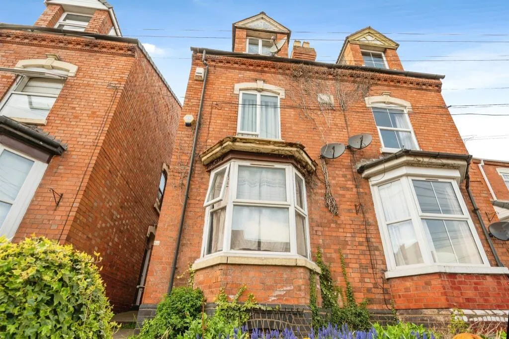 4 bed End of Terrace