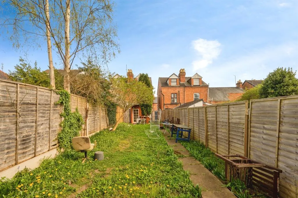 4 bed End of Terrace