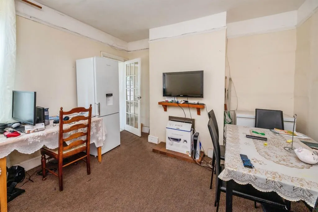 4 bed End of Terrace
