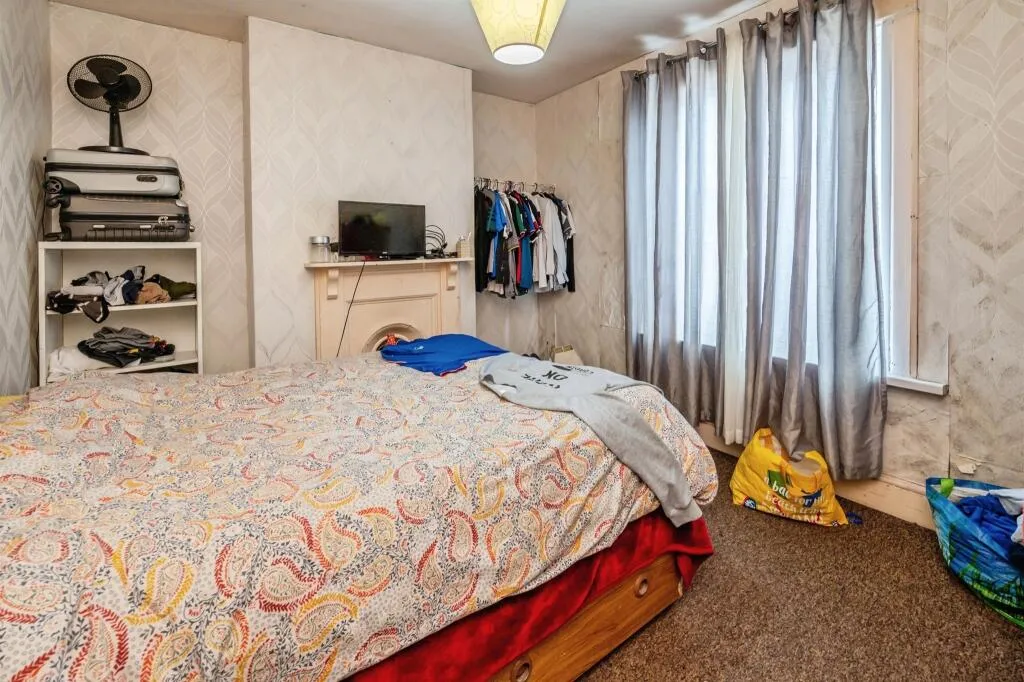 4 bed End of Terrace