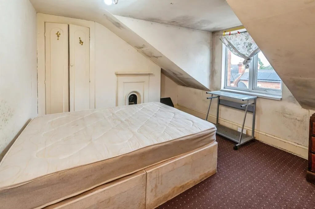 4 bed End of Terrace
