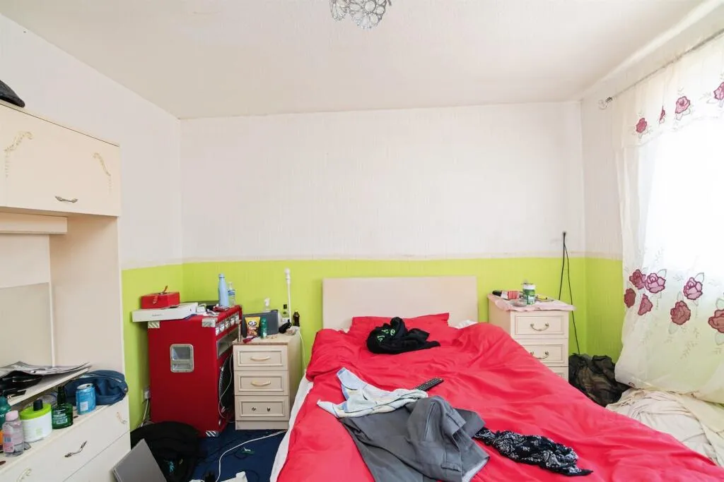 3 bed End of Terrace