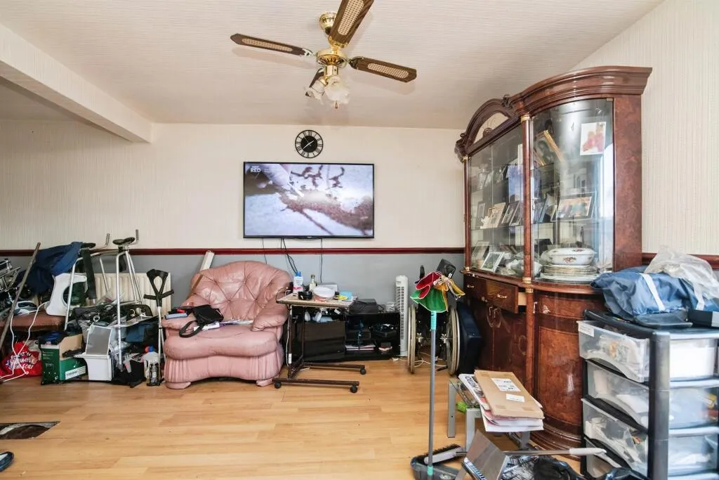 3 bed End of Terrace