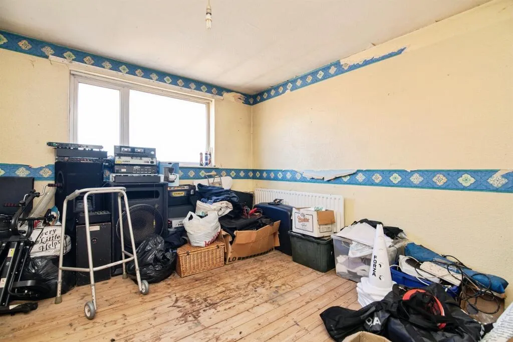 3 bed End of Terrace