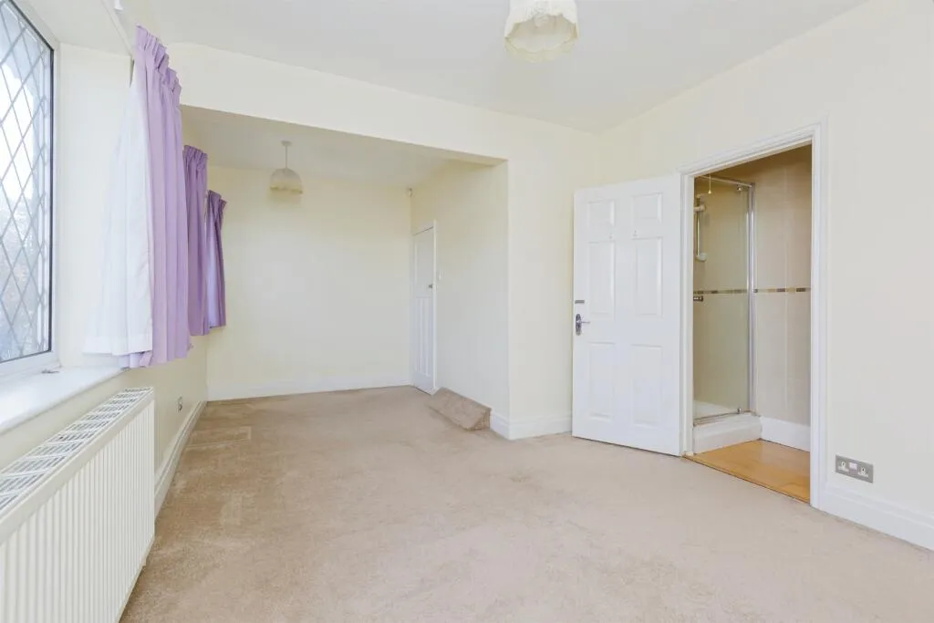 4 bed Detached
