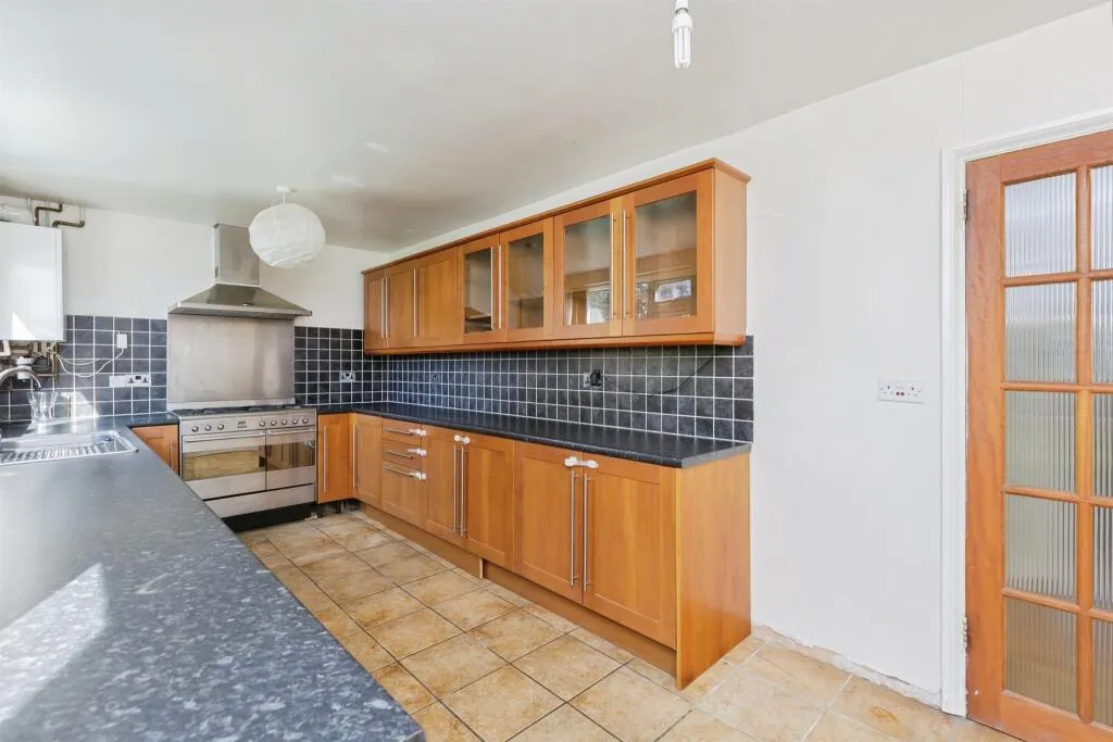 4 bed Detached
