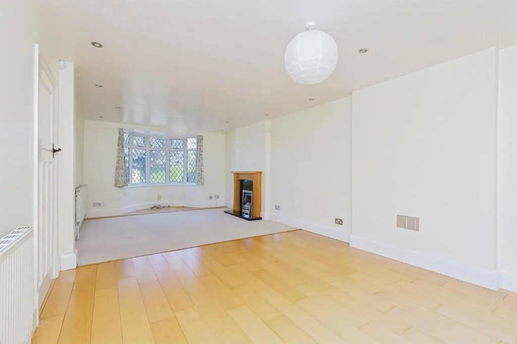 4 bed Detached