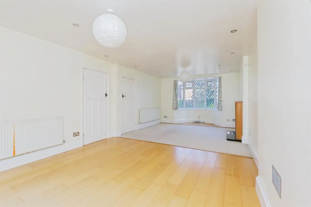 4 bed Detached