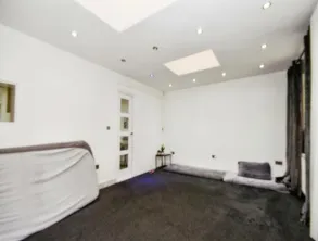 5 bed Semi-Detached