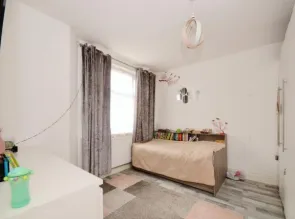 5 bed Semi-Detached