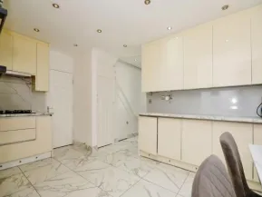 5 bed Semi-Detached