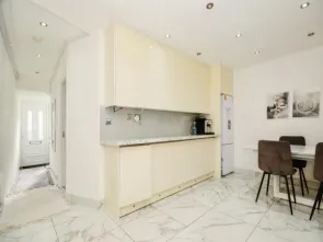 5 bed Semi-Detached