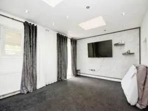 5 bed Semi-Detached