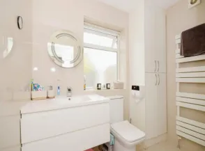 5 bed Semi-Detached