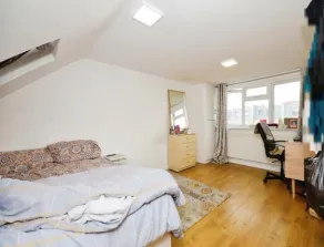 5 bed Semi-Detached