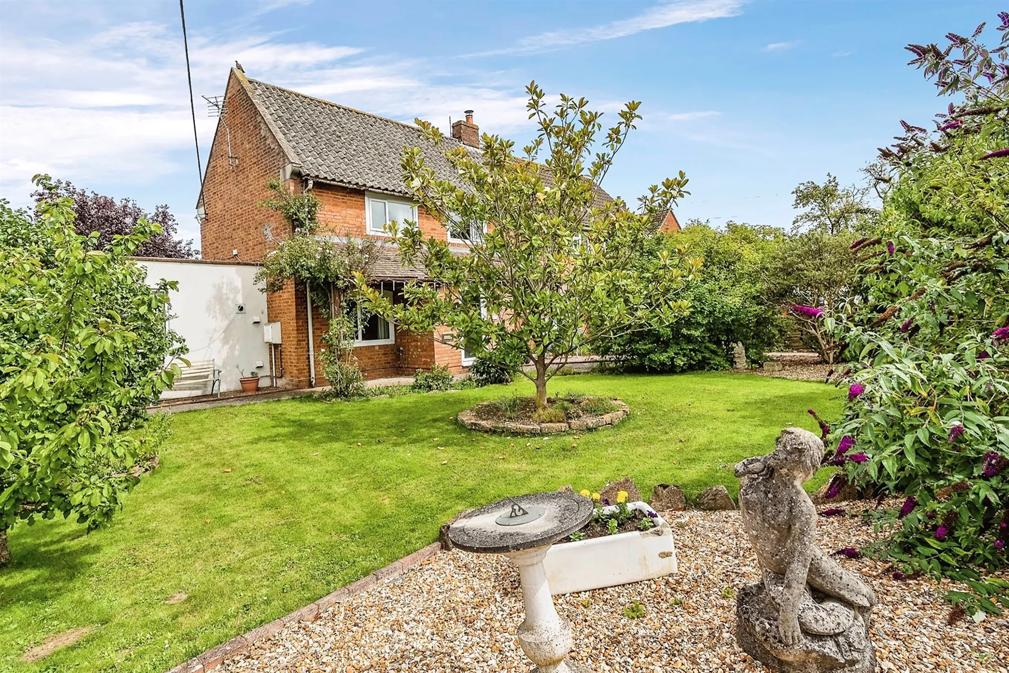 4 bed Semi-Detached