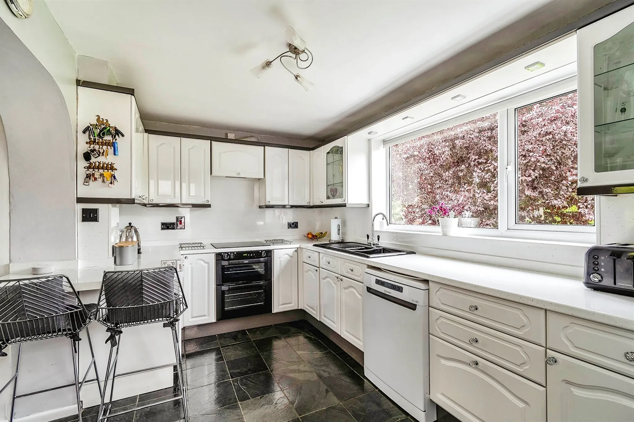 4 bed Semi-Detached