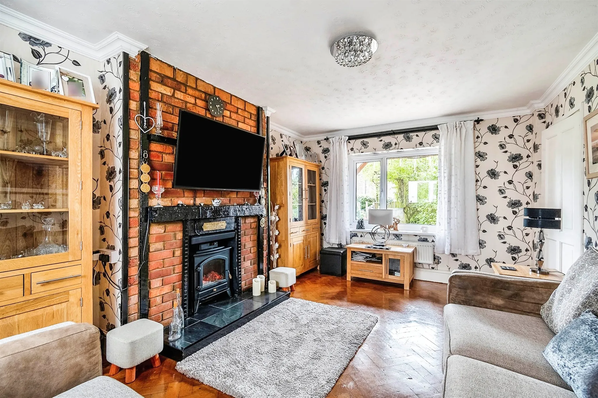 4 bed Semi-Detached