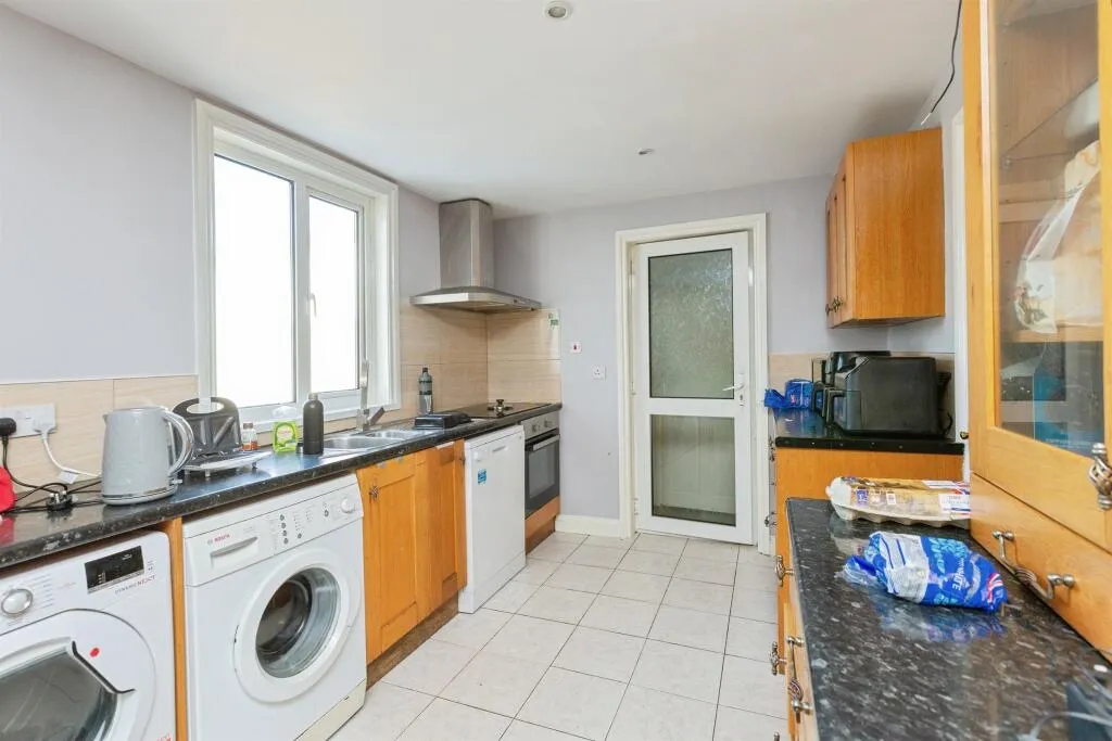 4 bed Semi-Detached