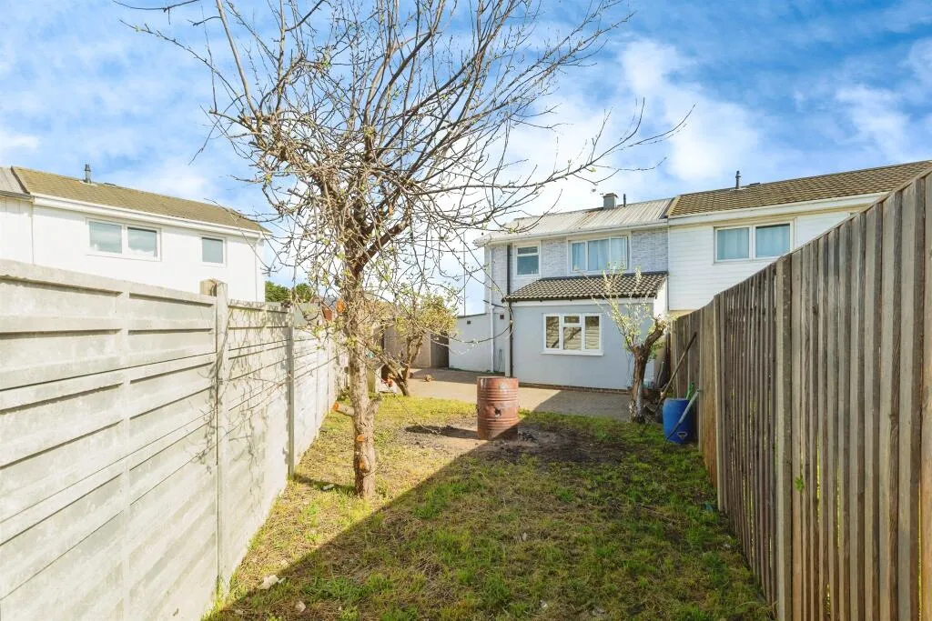 4 bed Semi-Detached