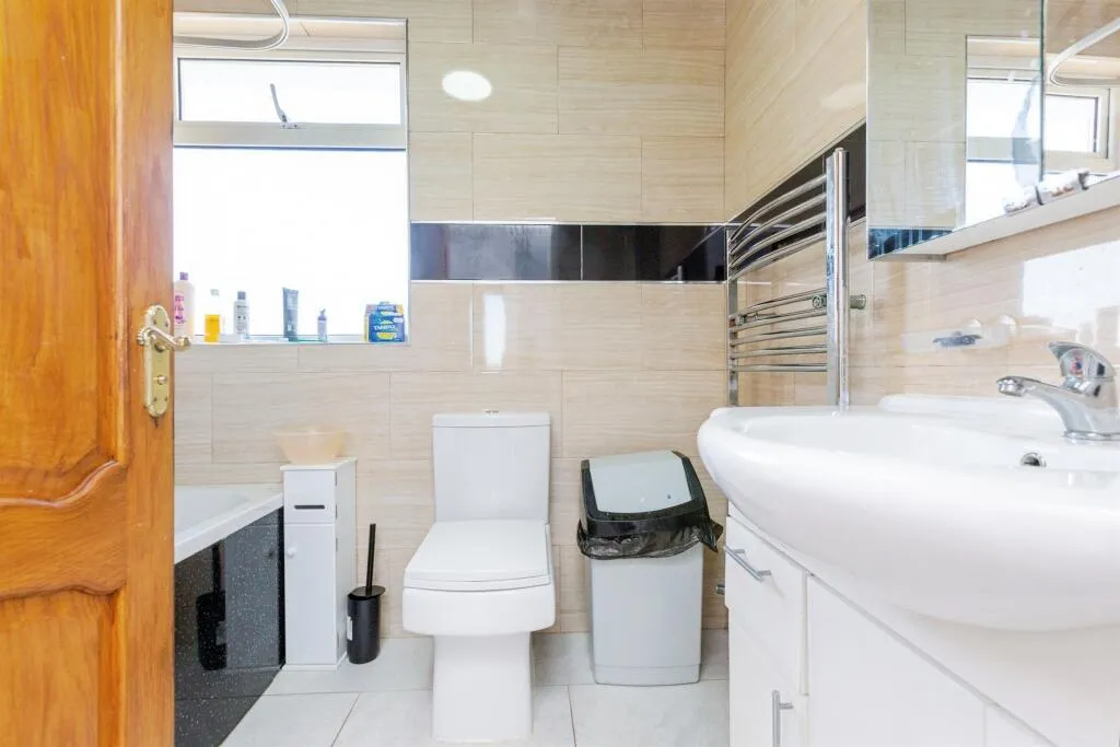 4 bed Semi-Detached