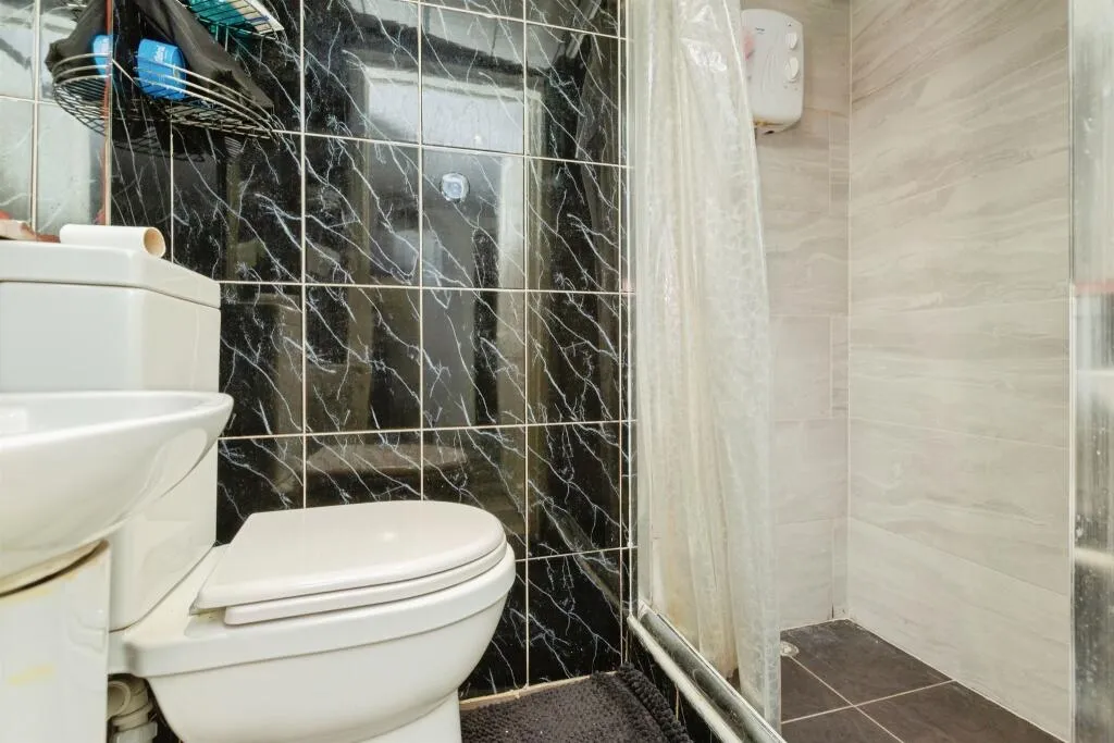 4 bed Semi-Detached