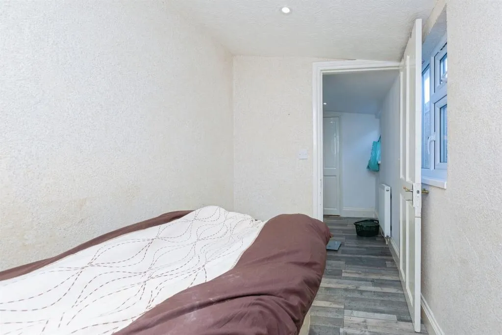 4 bed Semi-Detached