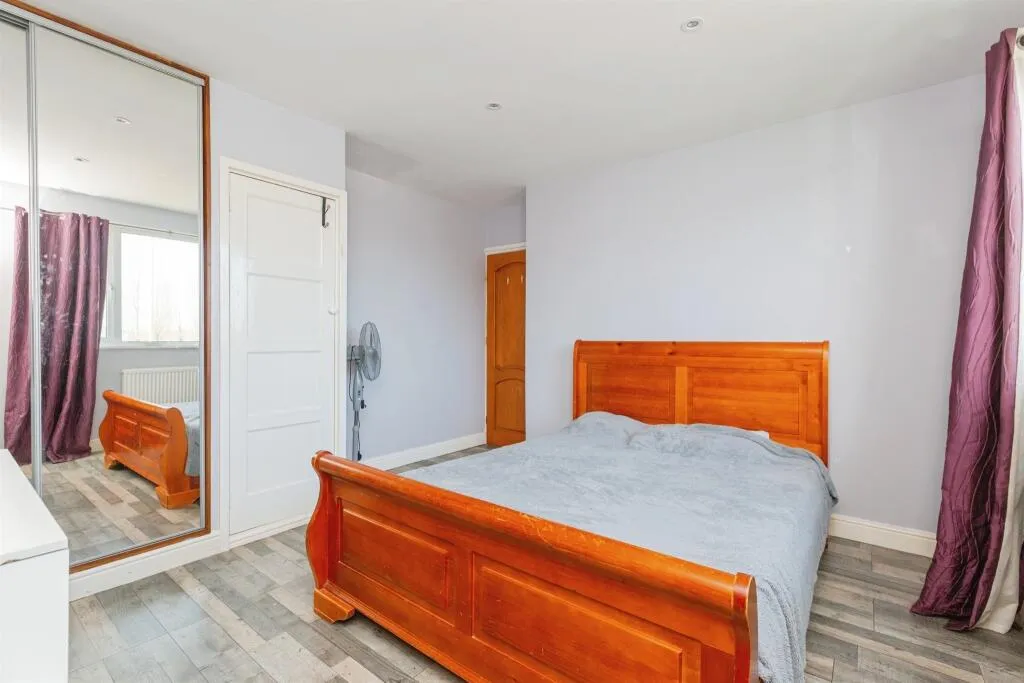 4 bed Semi-Detached