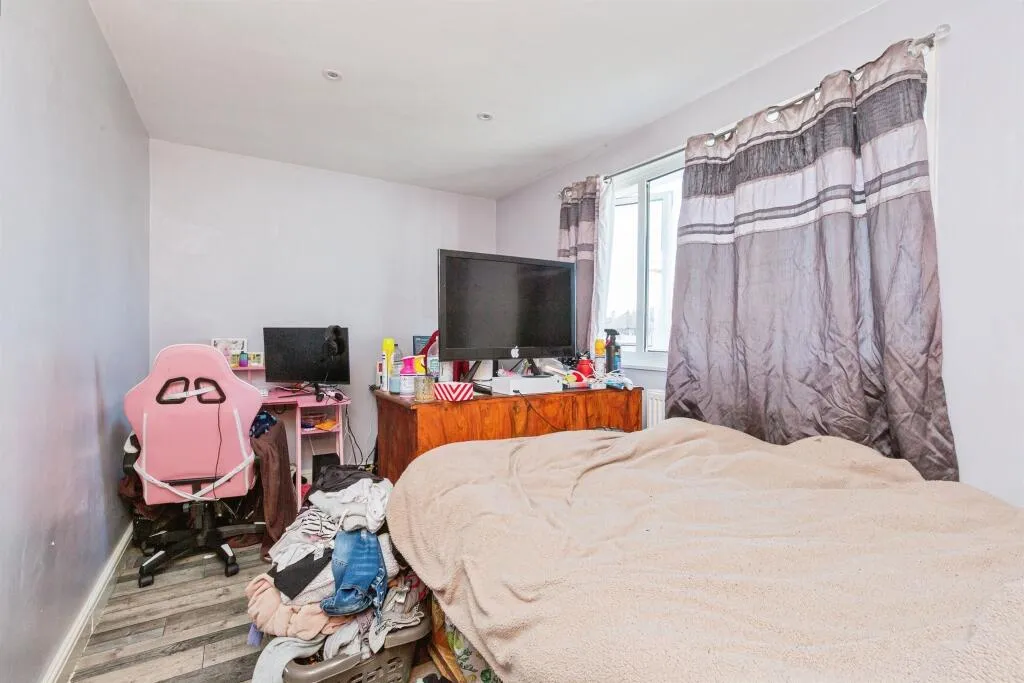 4 bed Semi-Detached