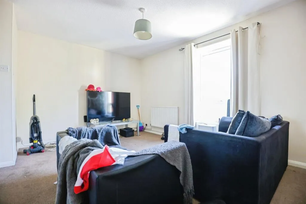 2 bed Ground Flat