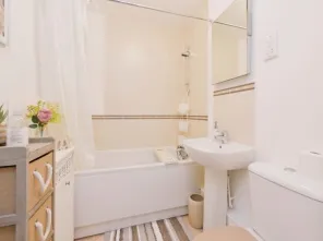 2 bed Ground Flat