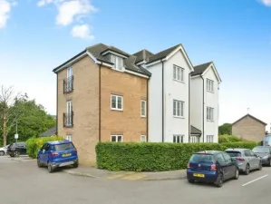 2 bed Ground Flat