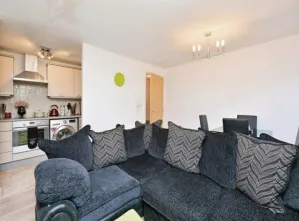 2 bed Ground Flat
