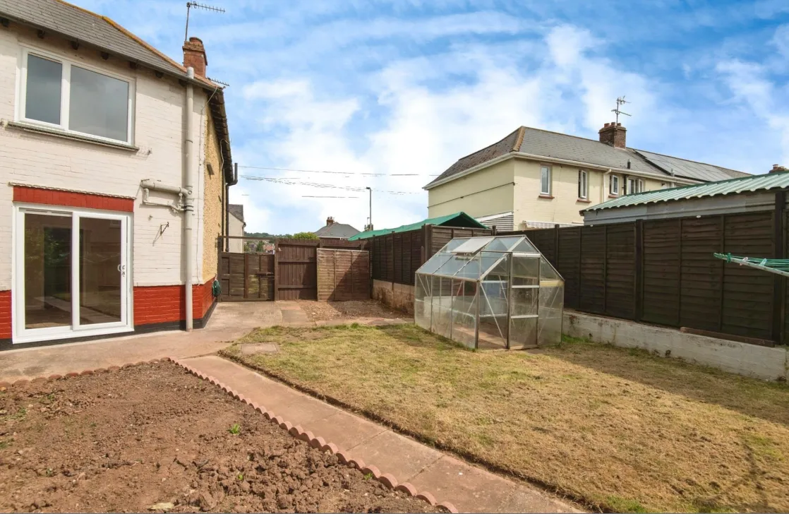 3 bed End of Terrace