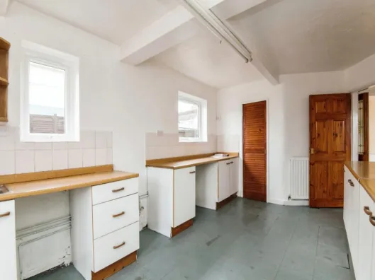 3 bed End of Terrace