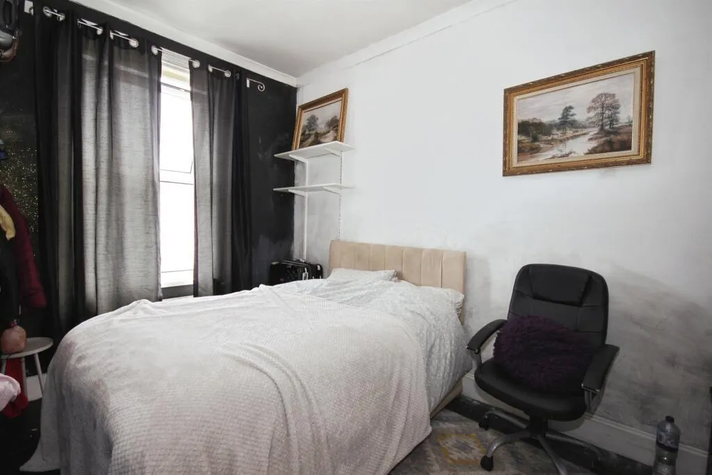 4 bed Mixed Use