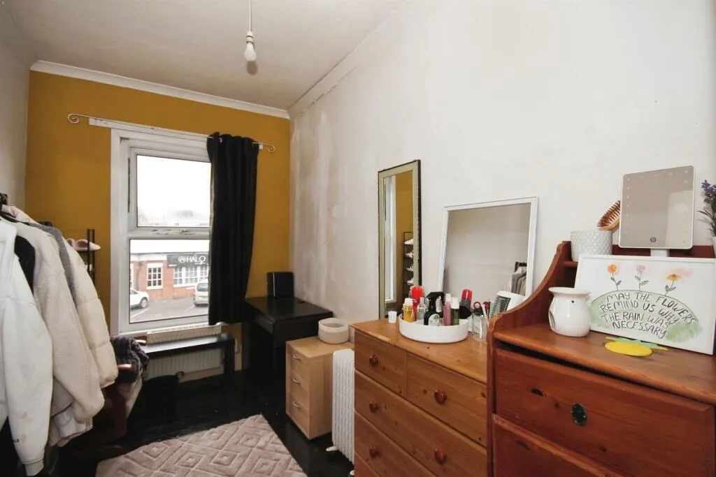4 bed Mixed Use
