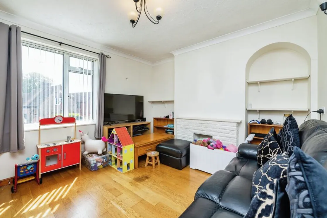 3 bed End of Terrace