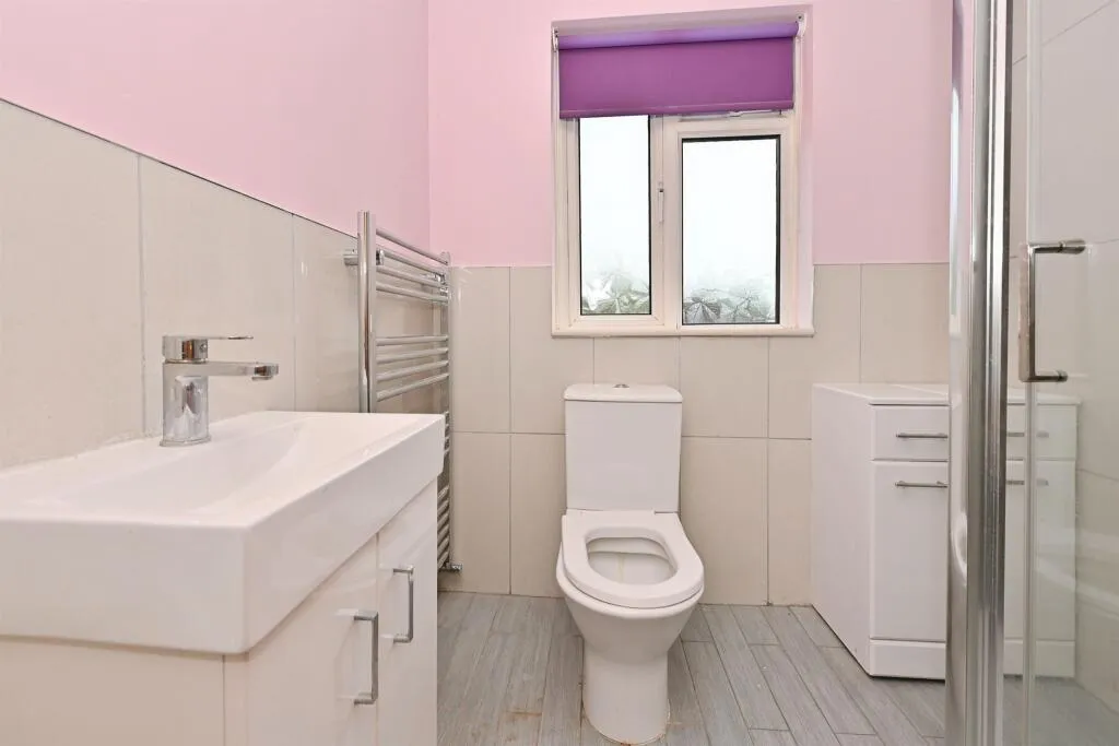 4 bed End of Terrace