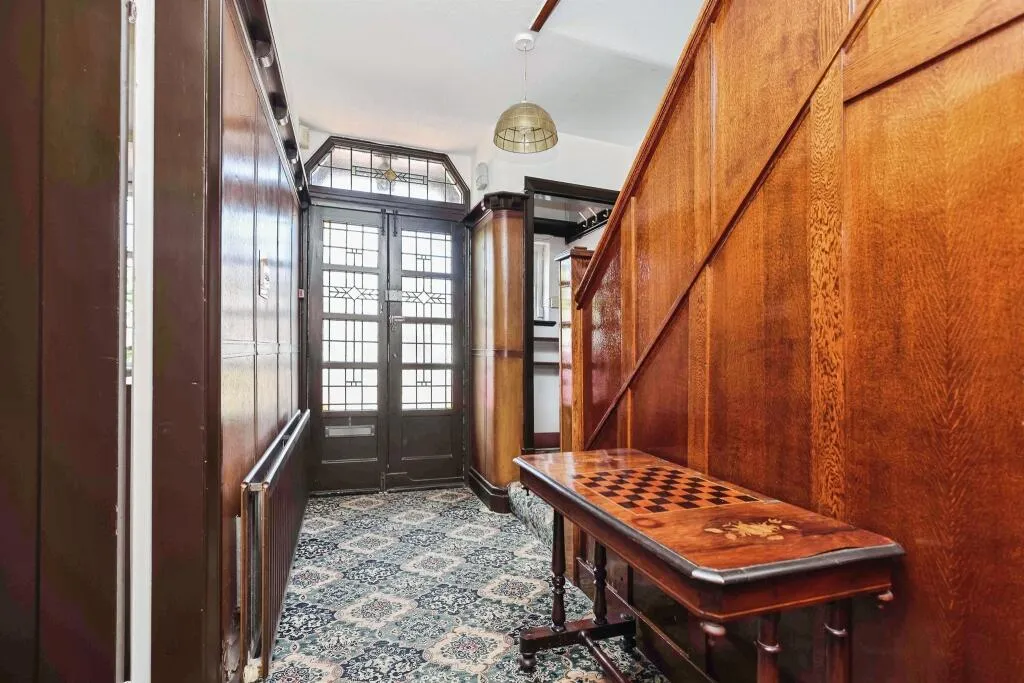 4 bed Detached