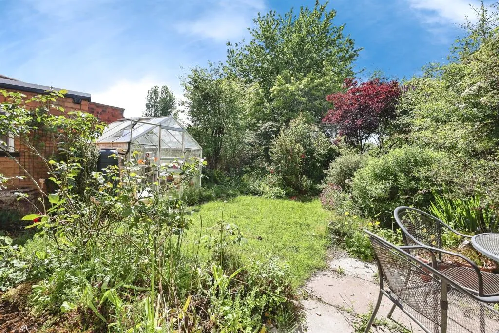 4 bed Detached