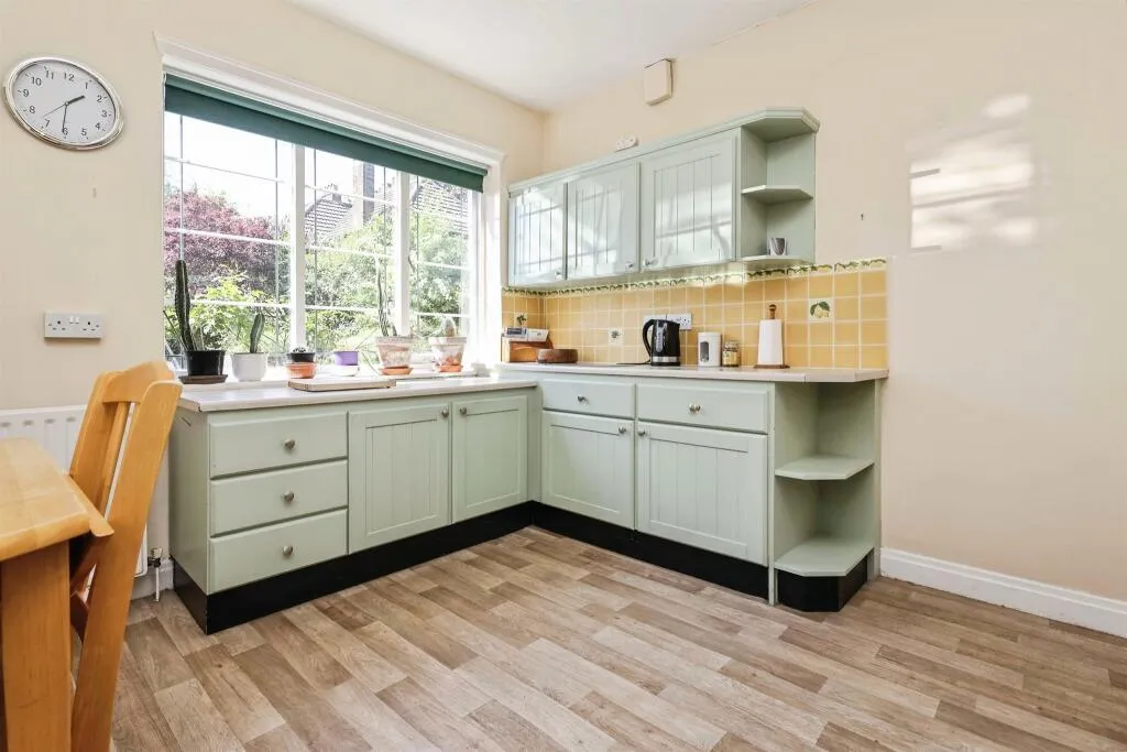 4 bed Detached