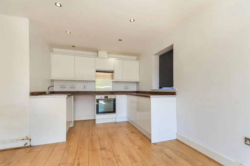 1 bed Ground Flat